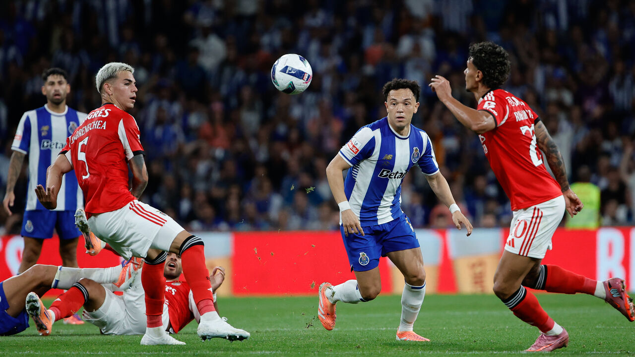 Enzo Barrenechea e Ríos no clássico do Dragão