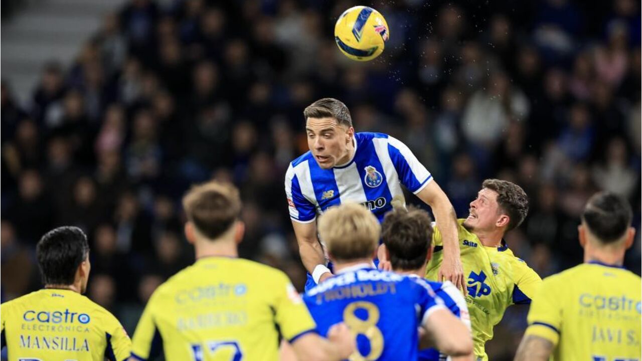 Bednarek ganha duelo aéreo