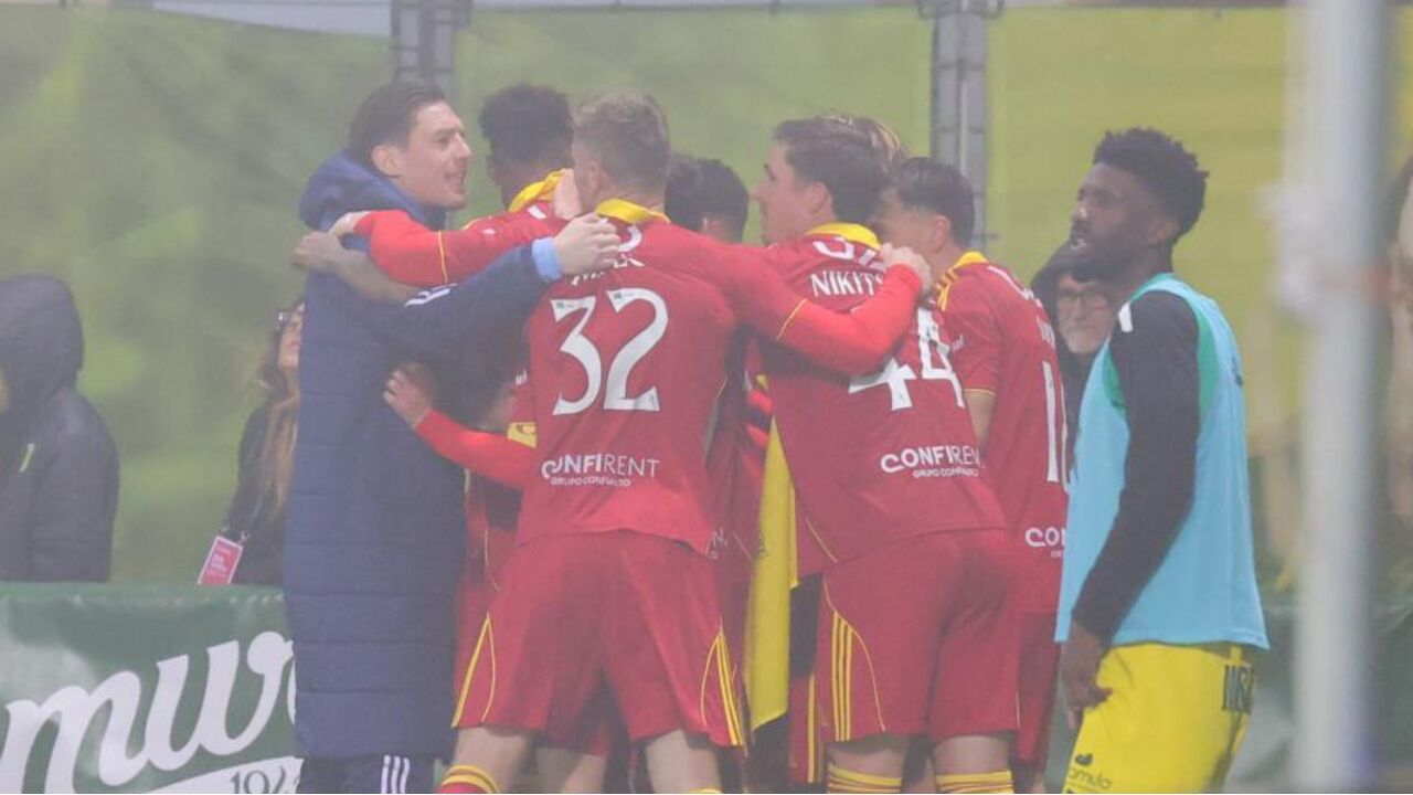 Rio Ave celebra golo de Blesa em Tondela