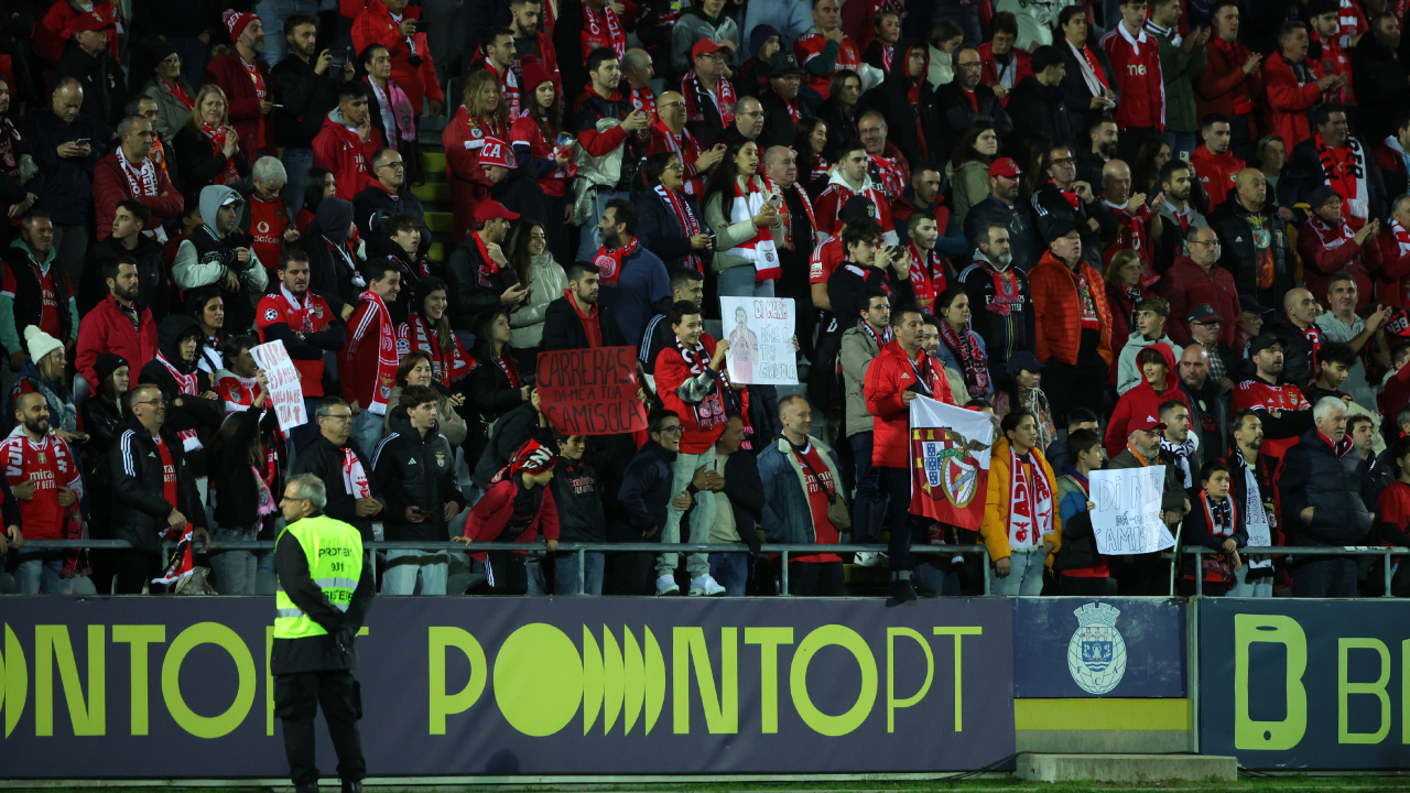 Adeptos do Benfica em Arouca