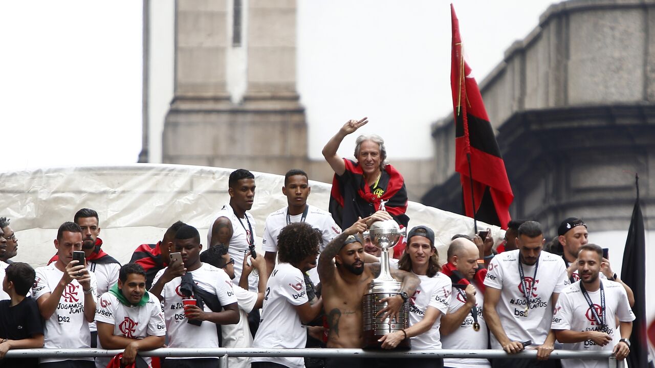 Sem a pandemia, se calhar hoje ainda estaria no Flamengo. Entre julho de 2019 e abril de 2020 ganhámos cinco troféus e só perdemos quatro jogos. Guardo no coração a vitória na Libertadores e a celebração com os adeptos 