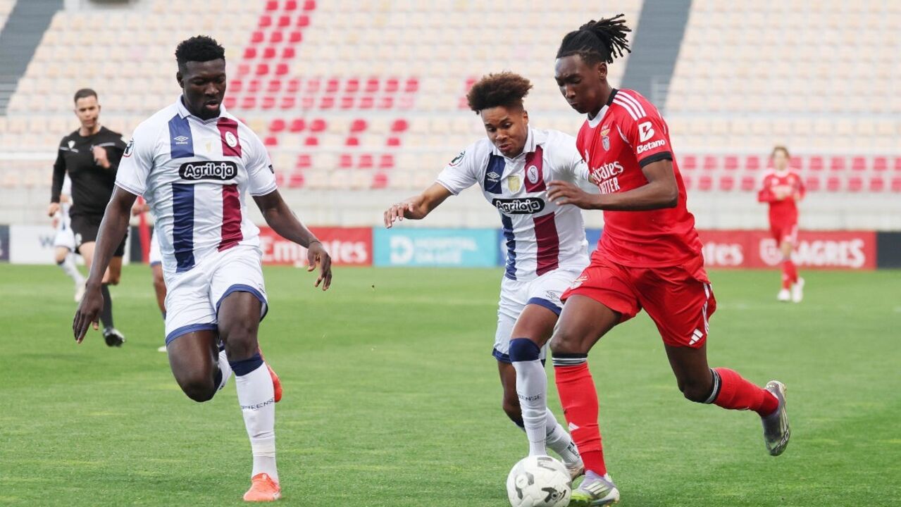 Futebol: Torreense vence Benfica no Seixal