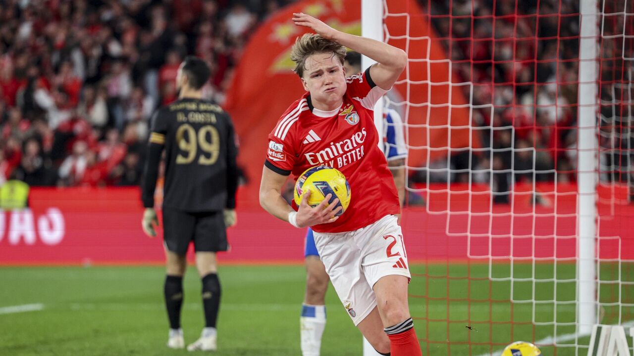 Schjelderup destaca-se, mas colegas desperdiçam oportunidades no Benfica