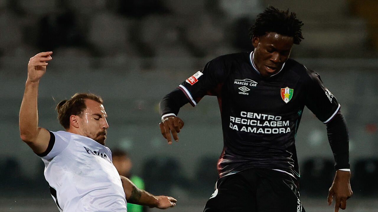 Eddy Doué em ação contra o V. Guimarães