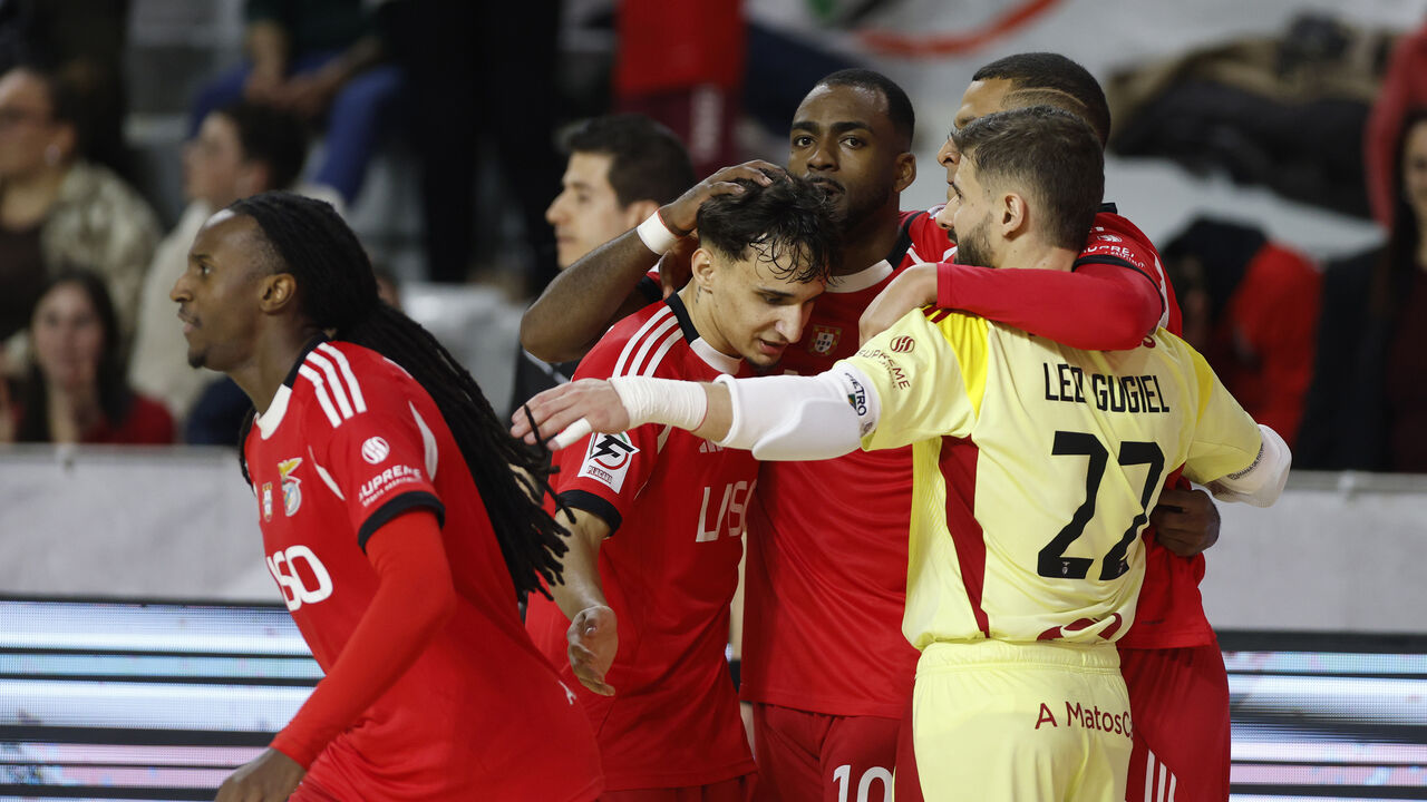 Benfica vence Rio Ave com hat trick de Arthur Cabral