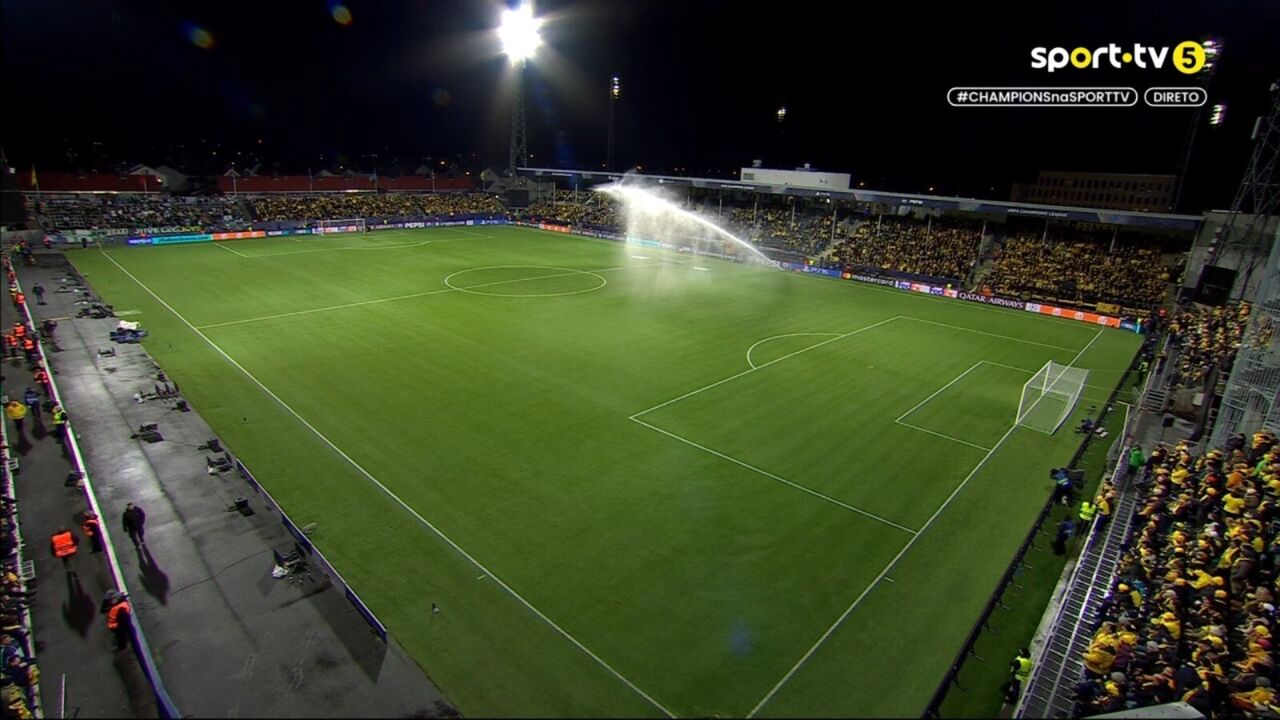 Estádio Aspmyra recebe rega noturna para Champions com apoio de adeptos