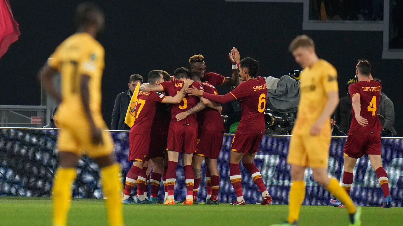 Jogadores da Roma a celebrar na goleada frente ao Bodo/Glimt 