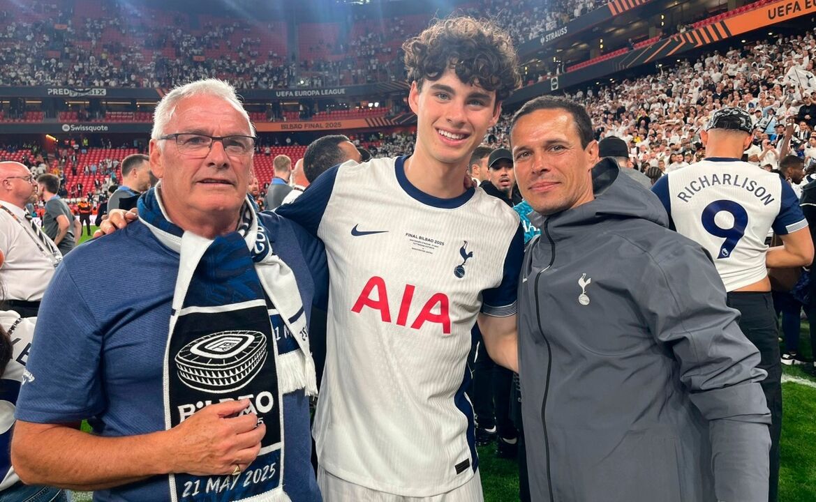 Archie Gray, do Tottenham, na final da Liga Europa em Bilbau, 2025