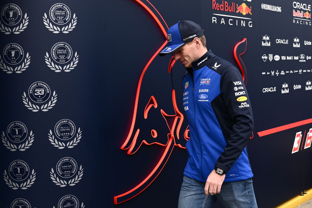 Verstappen volta a apontar o dedo à nova Fórmula 1