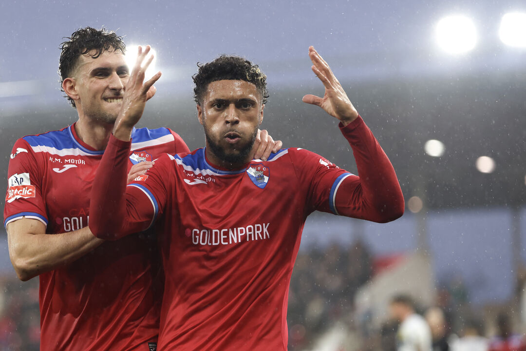 Gustavo Varela recebe prémio do Sindicato dos Jogadores como melhor jovem de fevereiro