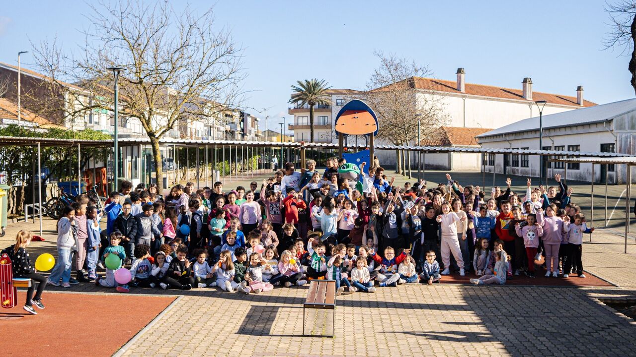 Comitiva do Rio Ave visitou a Escola Básica das Caxinas