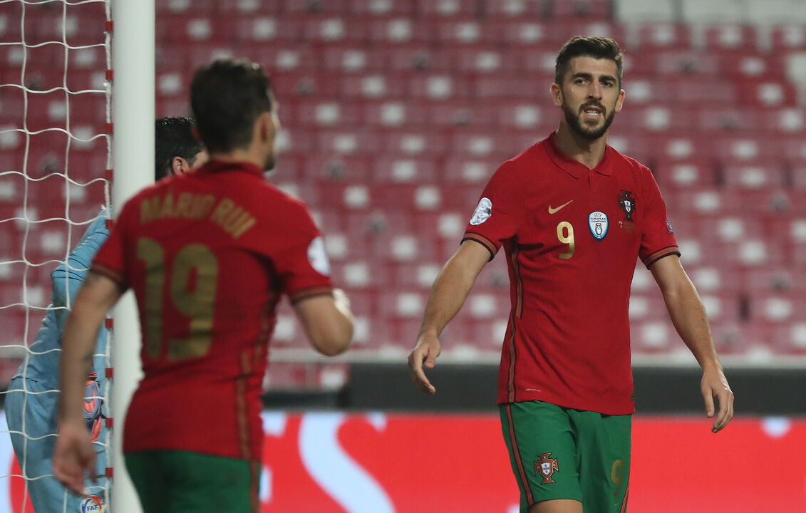 Paulinho, jogador português, aguarda convocatória para jogos com México e Estados Unidos