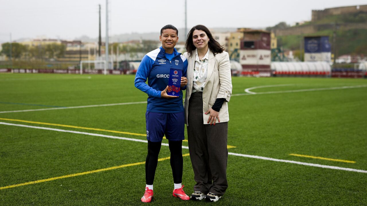 Danisuka recebe prémio de melhor jogadora de janeiro da Liga BPI