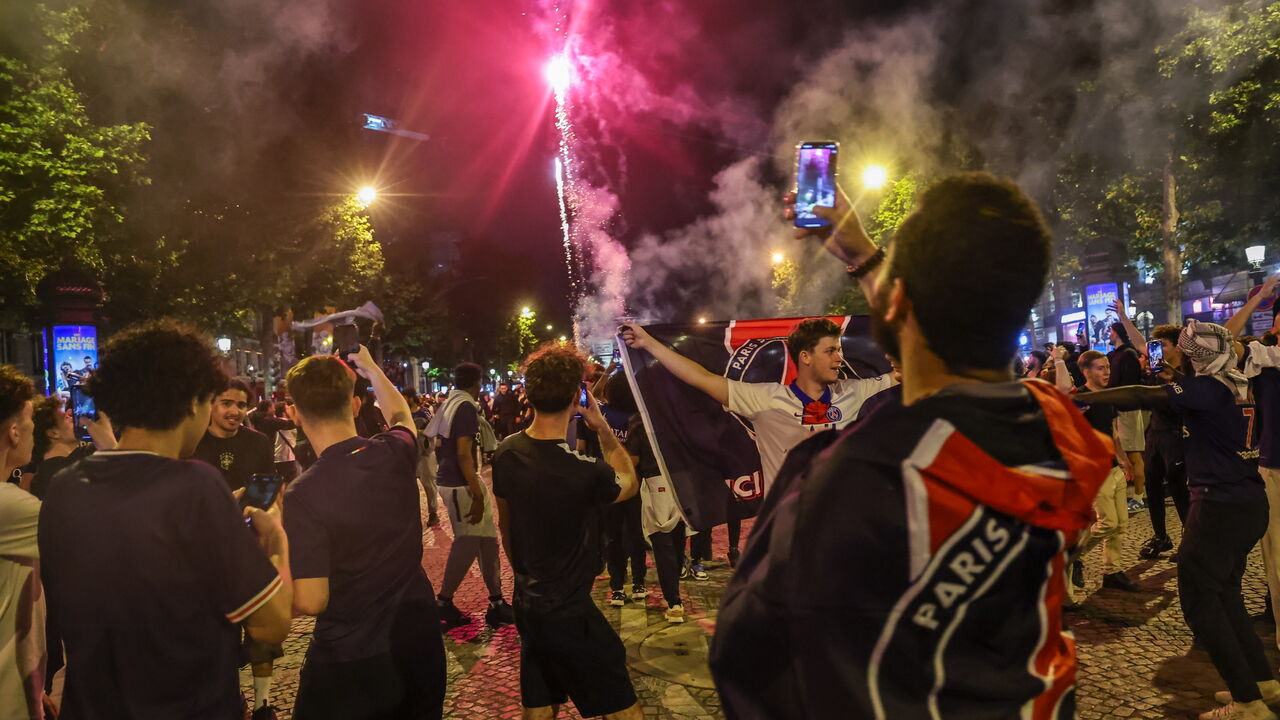 Adeptos do PSG esgotam bilhetes para o jogo com o Chelsea, em Londres