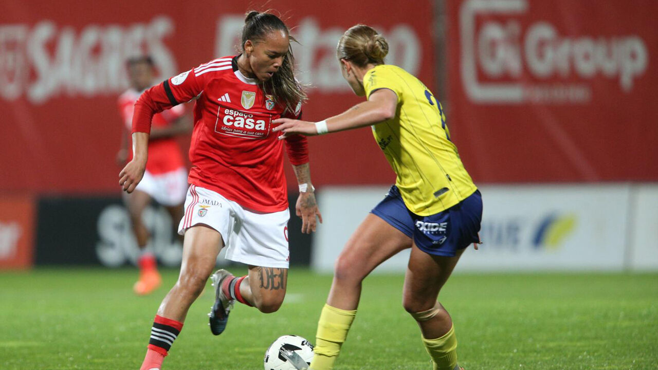 TRAVÃO. Nycole com dificuldades para superar adversária