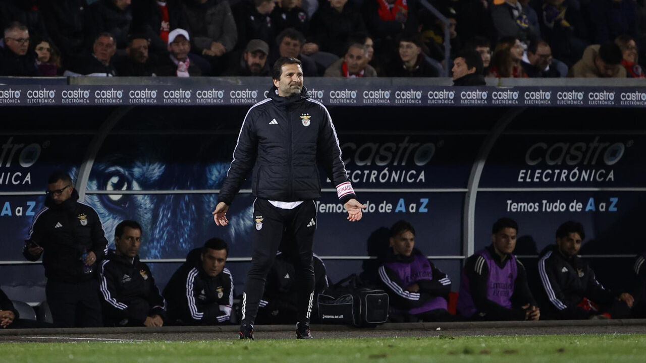 João Tralhão esteve no banco do Benfica frente ao Arouca