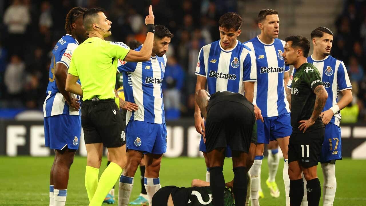 O árbitro Carlos Macedo no FC Porto-Moreirense