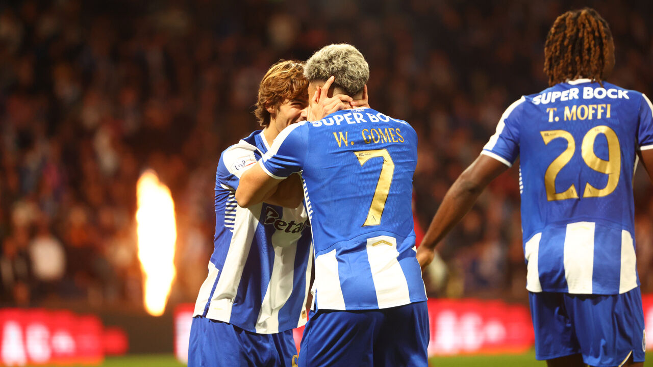 Jogadores do FC Porto festejam frente ao Moreirense