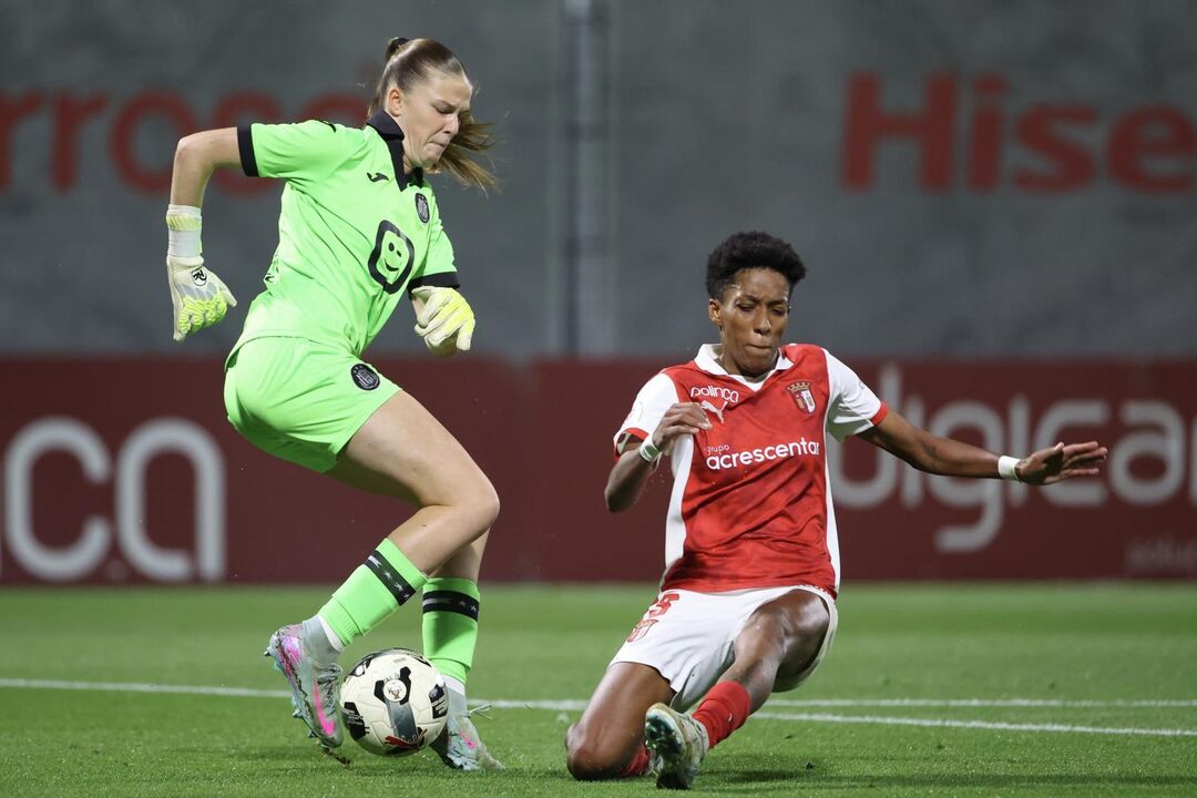 Melany Fortes (à direita)