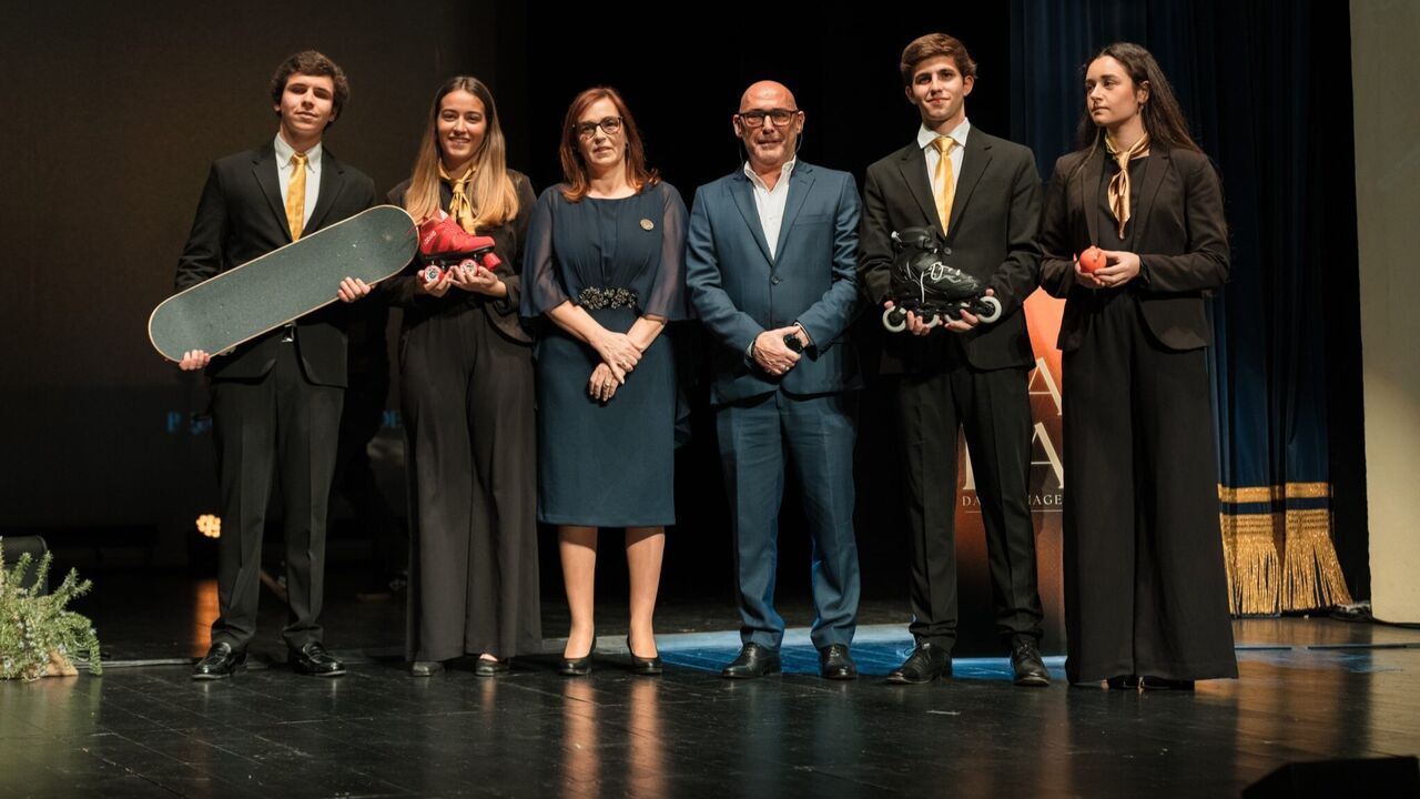 Alguns dos premiados com Luís Sénica