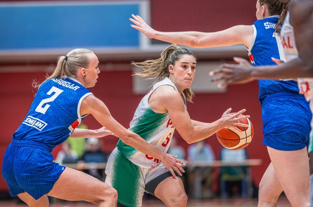 Jogadoras disputam partida de basquetebol na Islândia, qualificação para o Eurobasket'2027