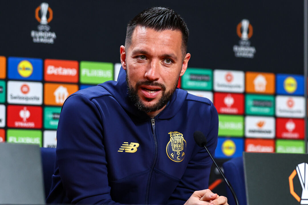 Francesco Farioli faz antevisão ao jogo com o Estugarda