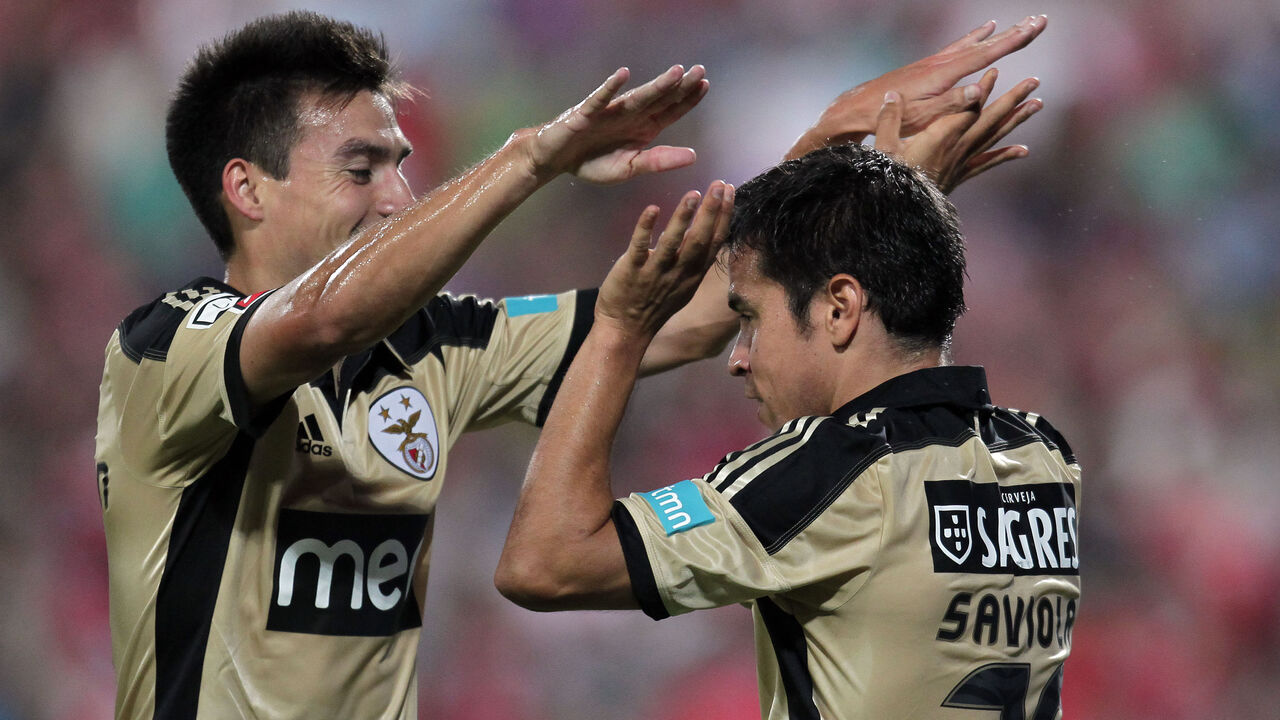 Gaitán e Saviola ao serviço do Benfica em 2011