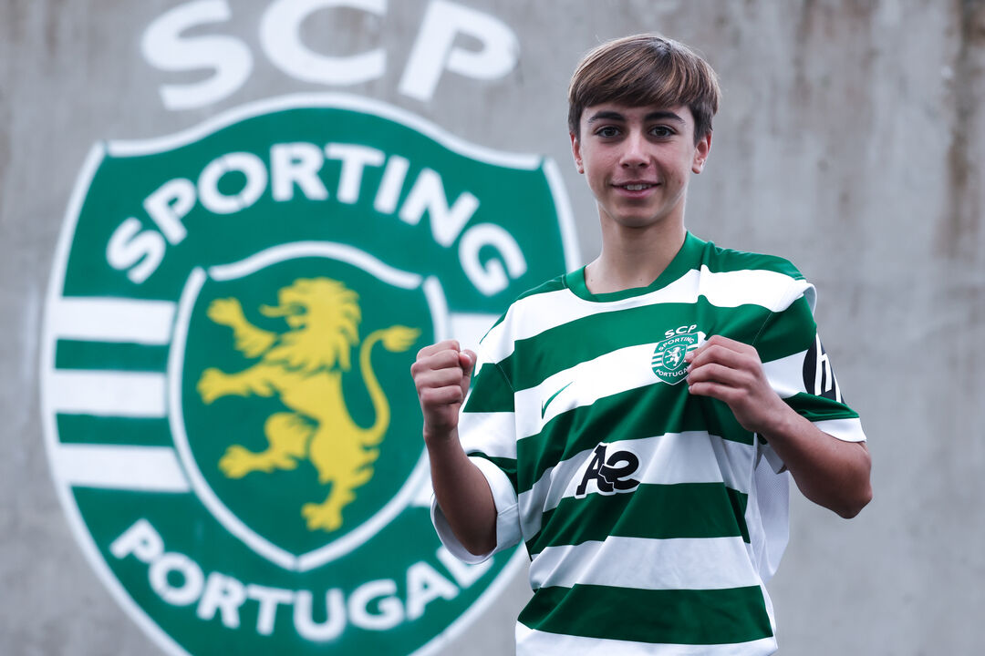 Martim Sousa, jovem promessa do Sporting, assina contrato de formação