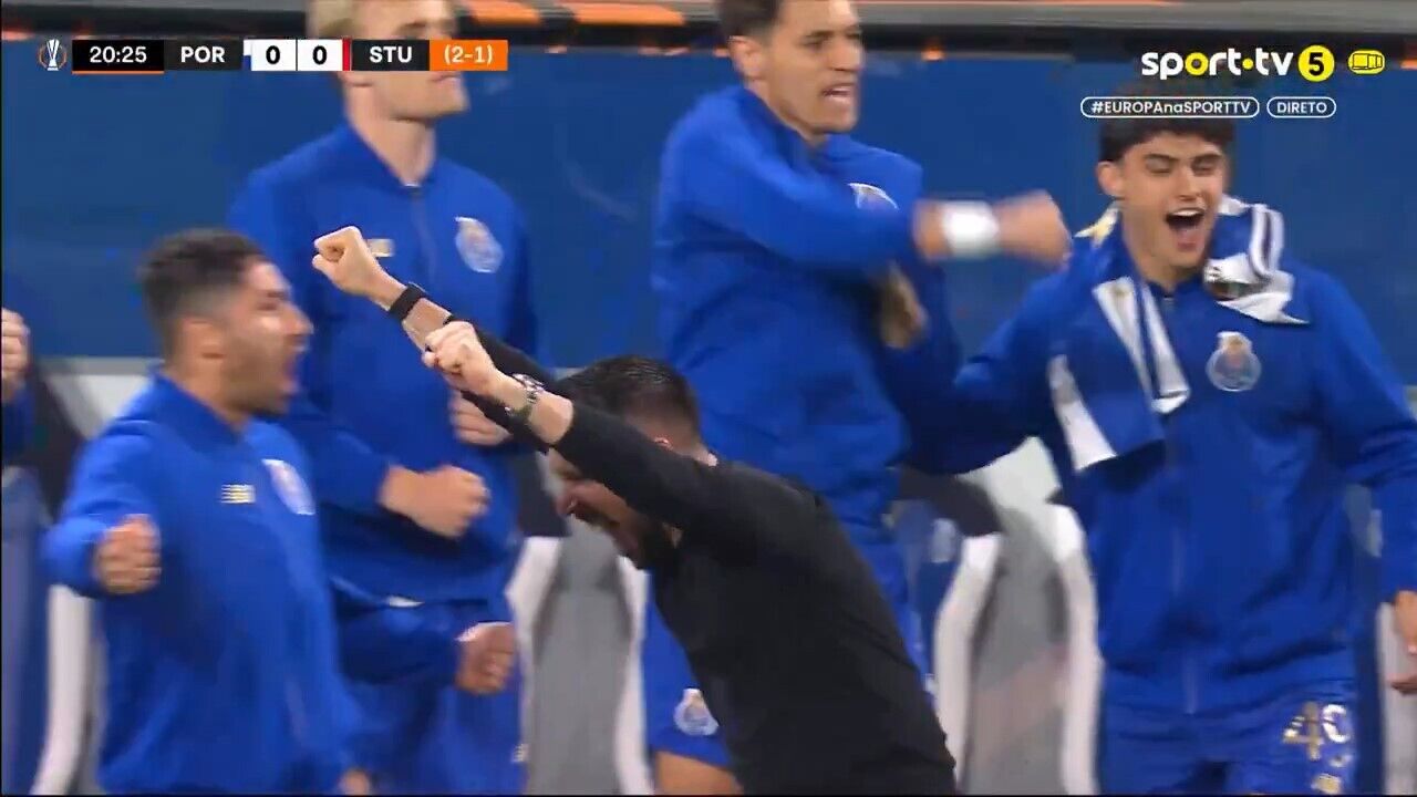 Farioli festeja golo de William Gomes que deu vantagem ao FC Porto