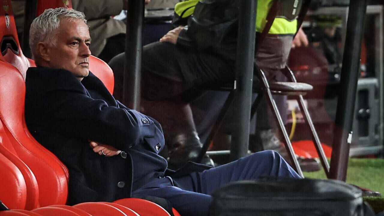 José Mourinho no banco do Benfica