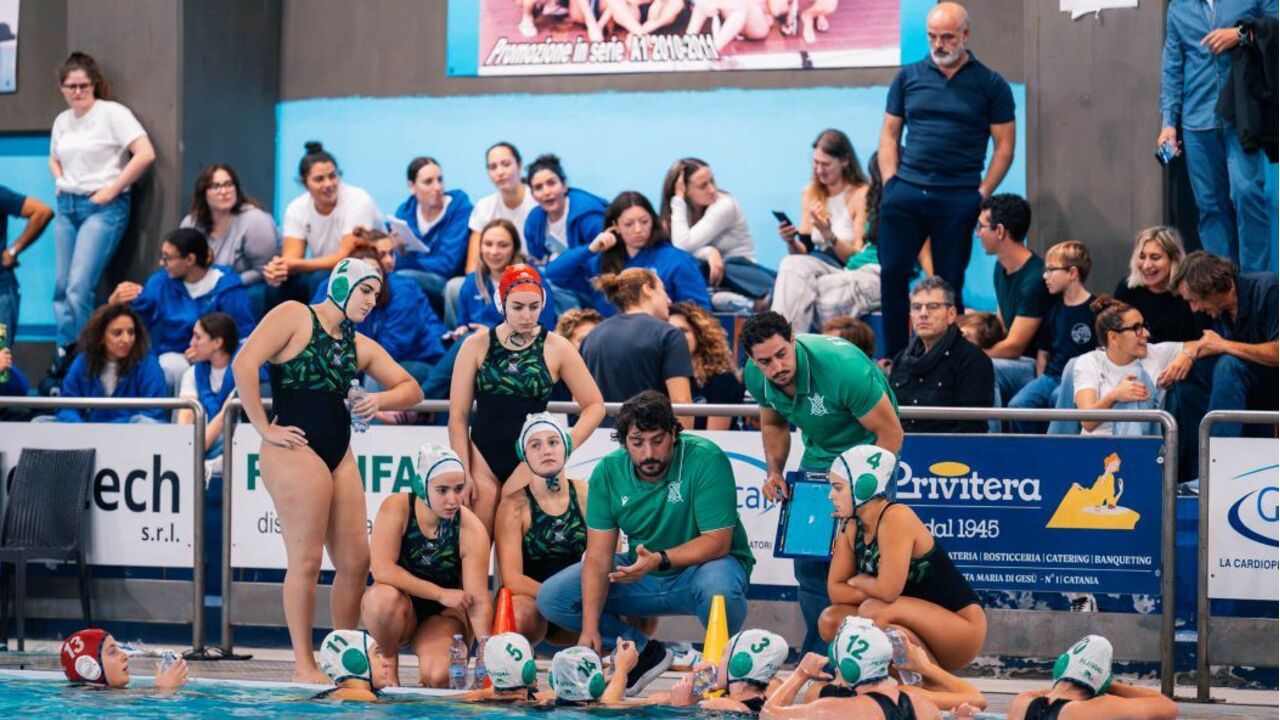 Equipa feminina de polo aquático do Fluvial Portuense