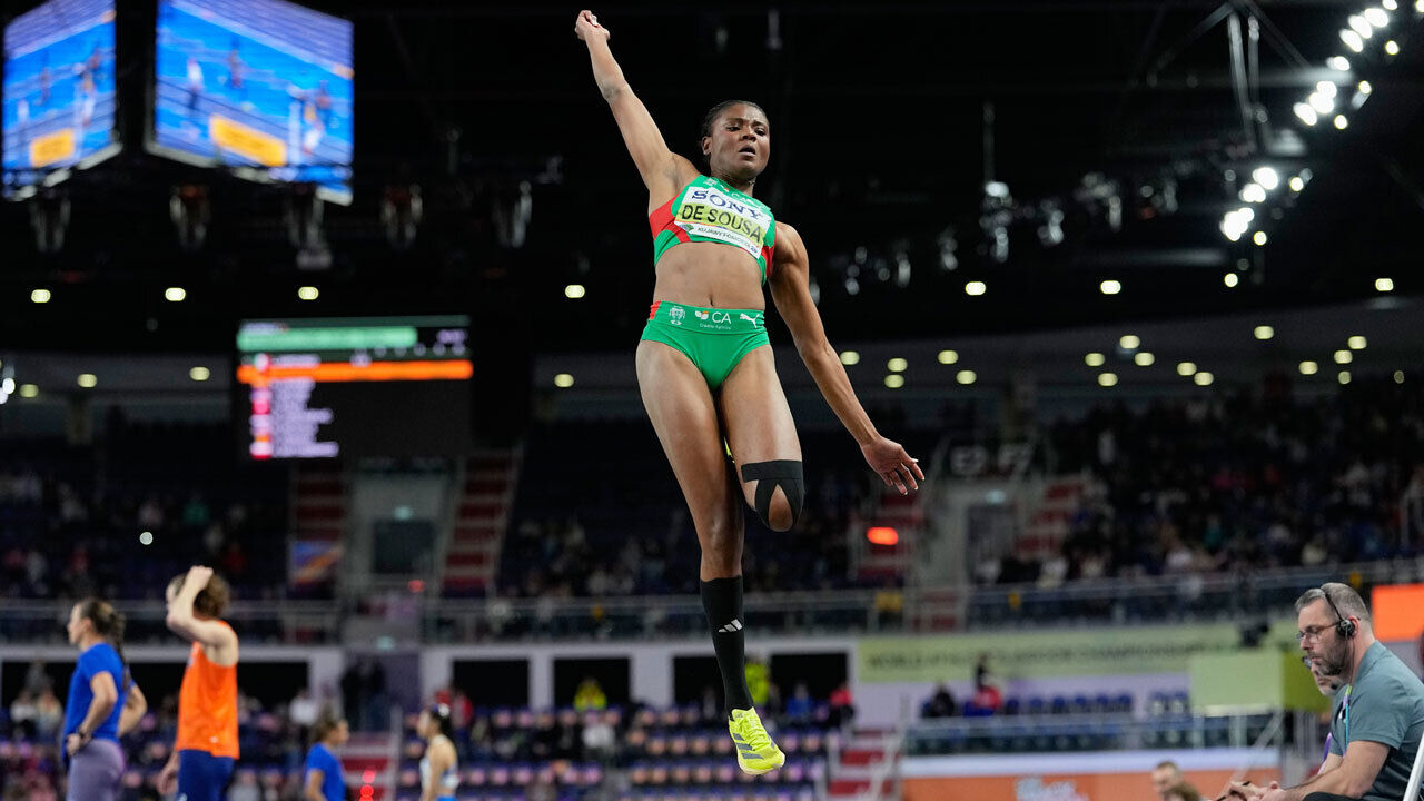 Agate de Sousa sagra-se campeã do mundo no salto em comprimento