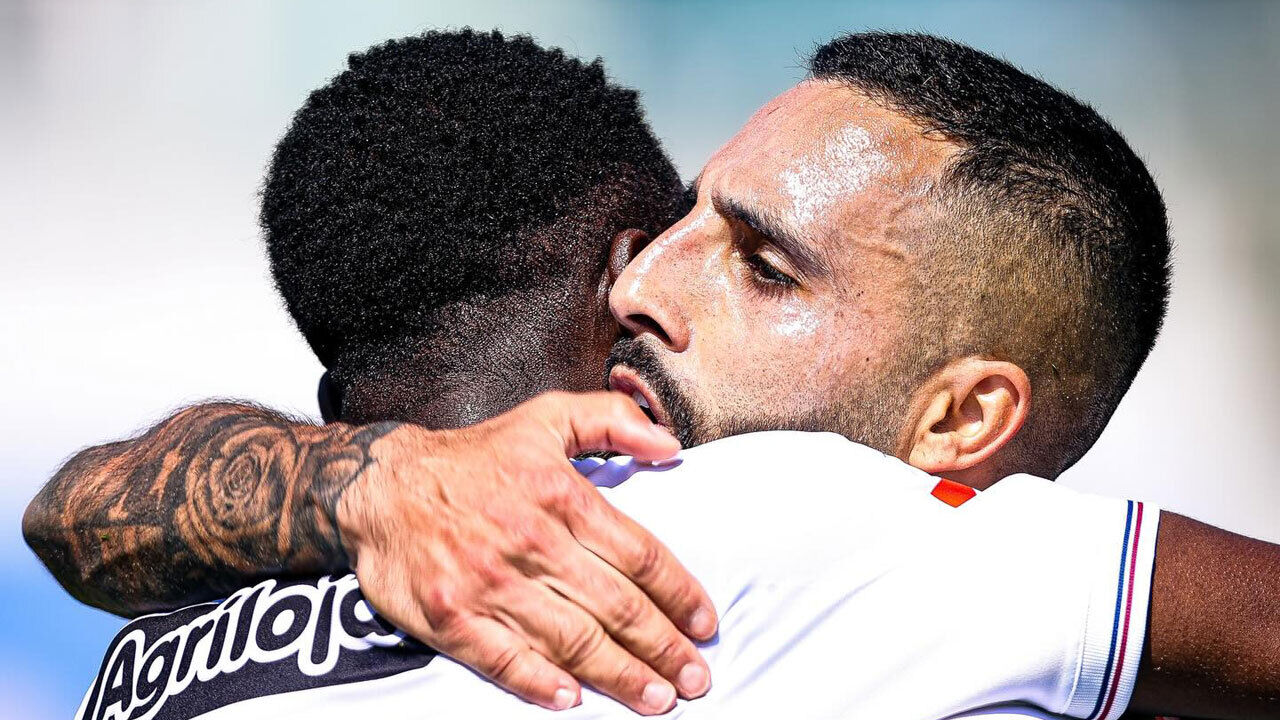 Jogadores do Torreense festejam triunfo frente ao Felgueiras