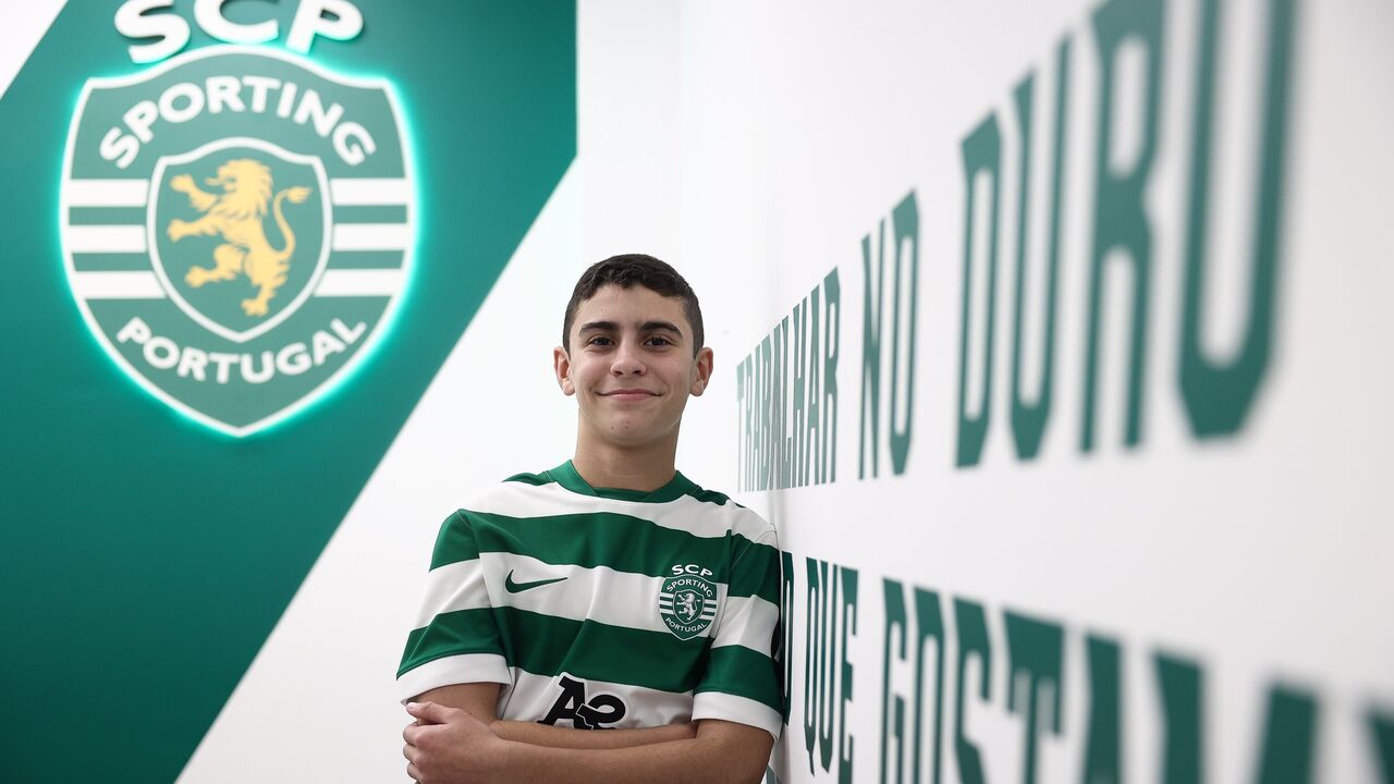 Dinis Tomás assina contrato de formação com o Sporting CP