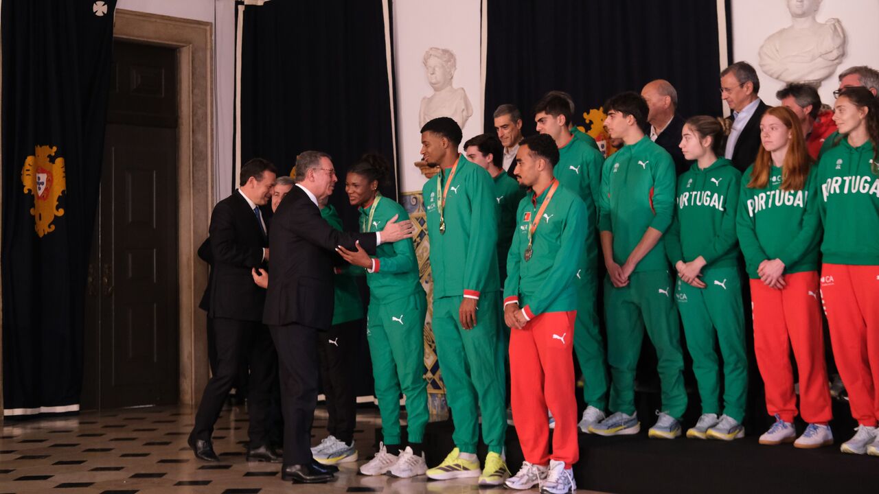 Comitiva de atletismo homenageada em Belém por António José Seguro 