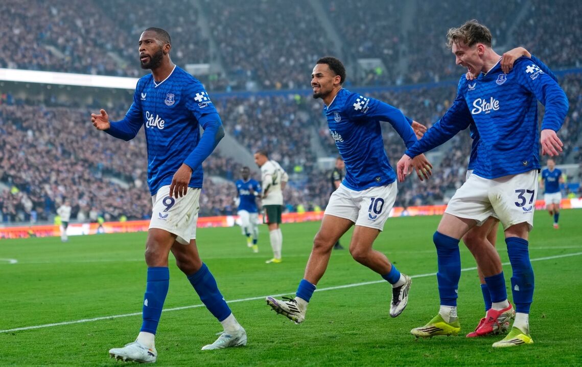 Beto destaca apoio dos adeptos do Everton após bis contra o Chelsea