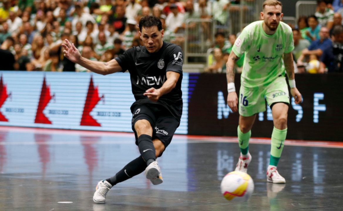 Alex Merlin assiste a jogo do filho e confronta árbitro