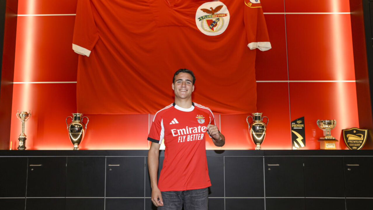 Benfica renova com lateral de 19 anos, um momento especial no clube do coração