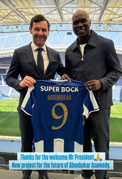 Aboubakar visita o FC Porto e sugere parceria para a sua academia