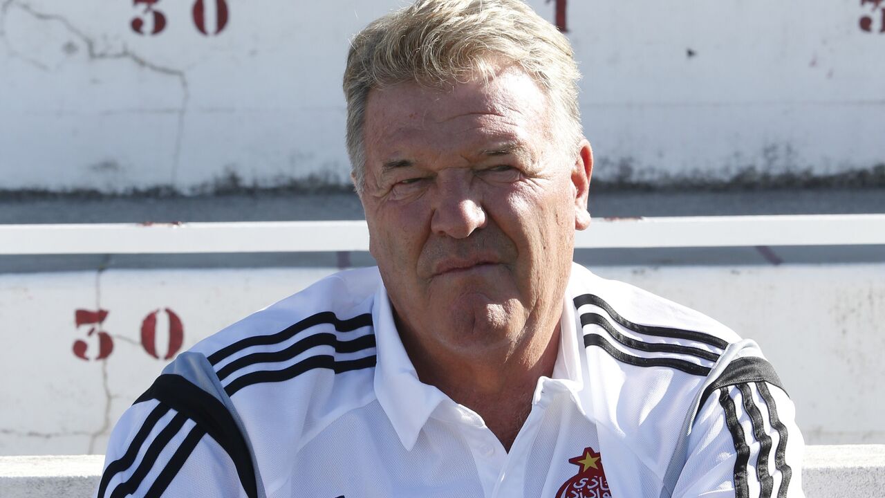 John Toshack em 2015, a orientar o WAC Casablanca