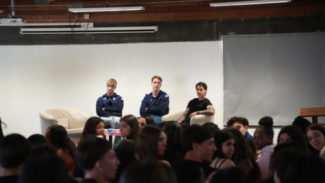 Jan Montes, Michel Salgado e Ricard Sánchez à conversa com os jovens