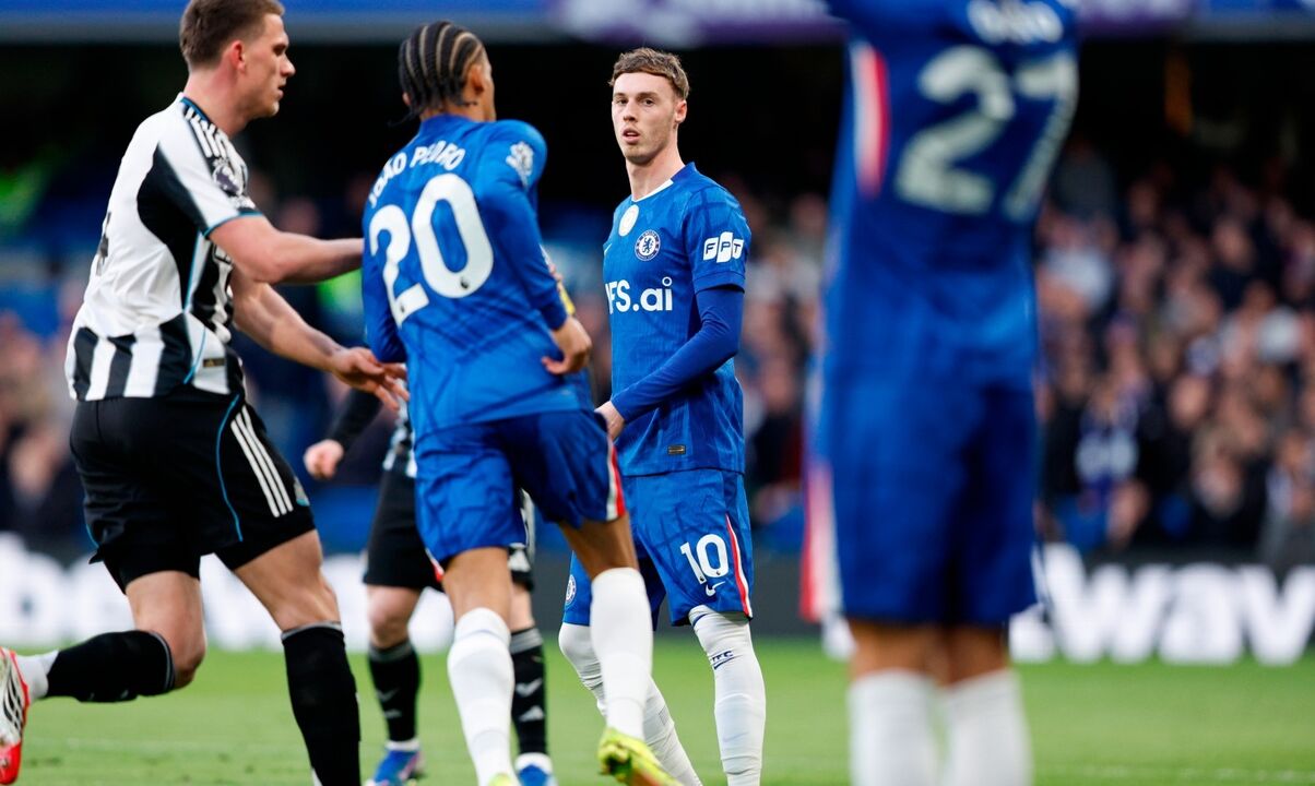 Cole Palmer no relvado durante jogo do Chelsea