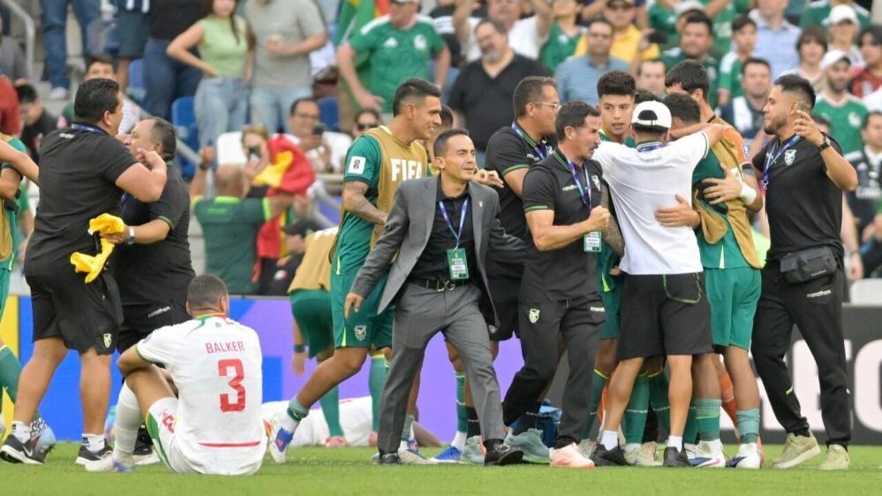Celebração e tensão na equipa da Bolívia após vitória sobre o Suriname