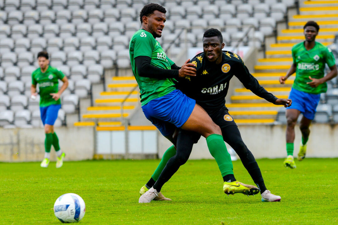 Witi (à direita) fez um dos golos do Nacional