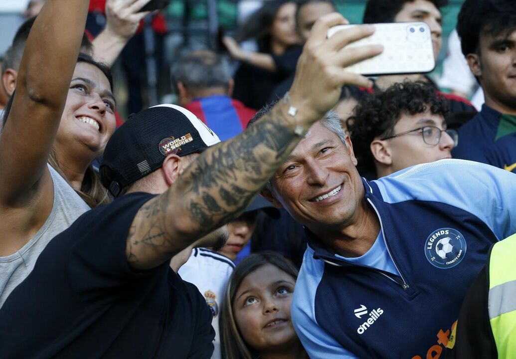 Iordanov celebra o 60º aniversário de Balakov com fãs