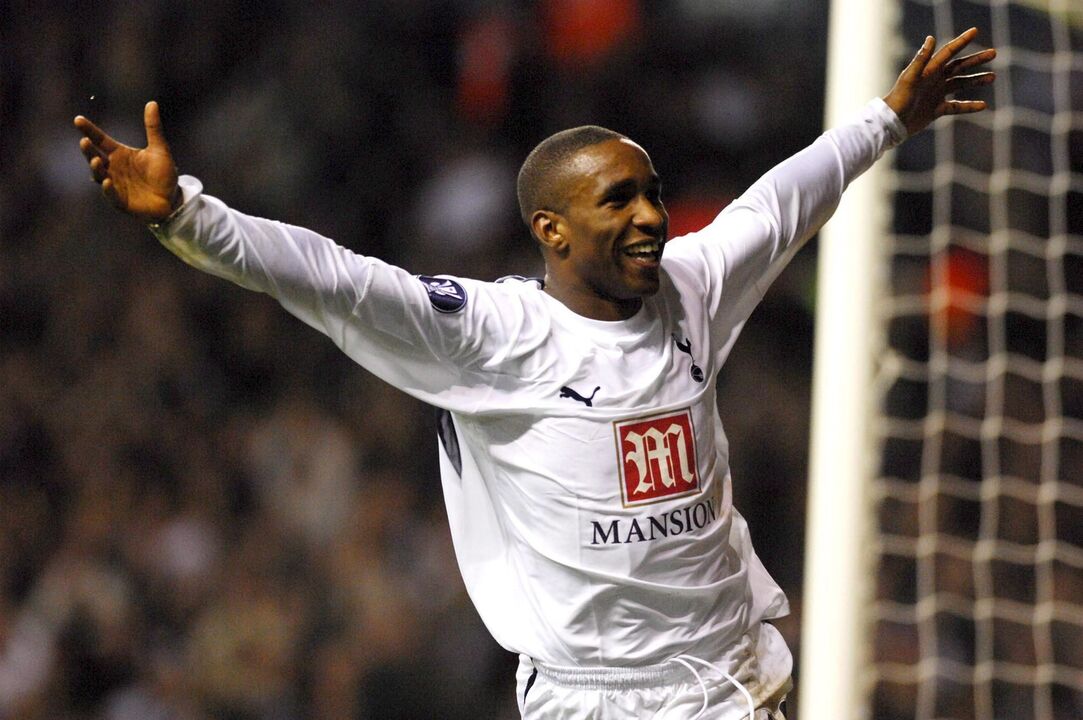 Jermaine Defoe, ex-Tottenham, é o novo treinador do Woking, da 5.ª divisão inglesa