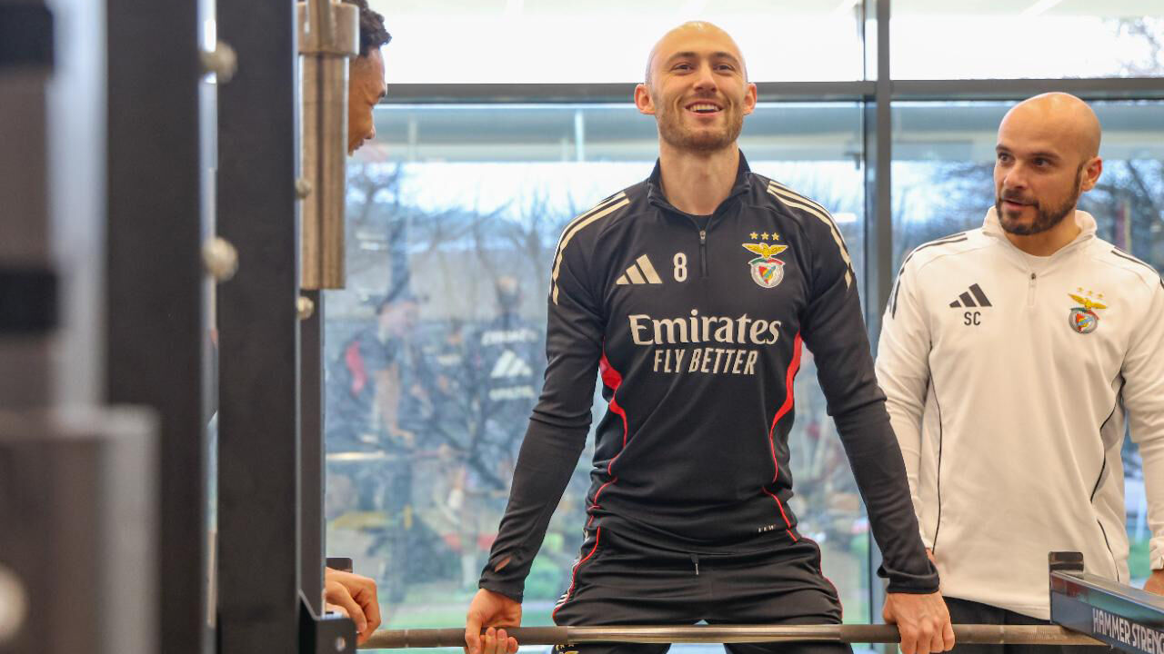 Mourinho tem plano para ter Aursnes a 100% no dérbi com o Sporting