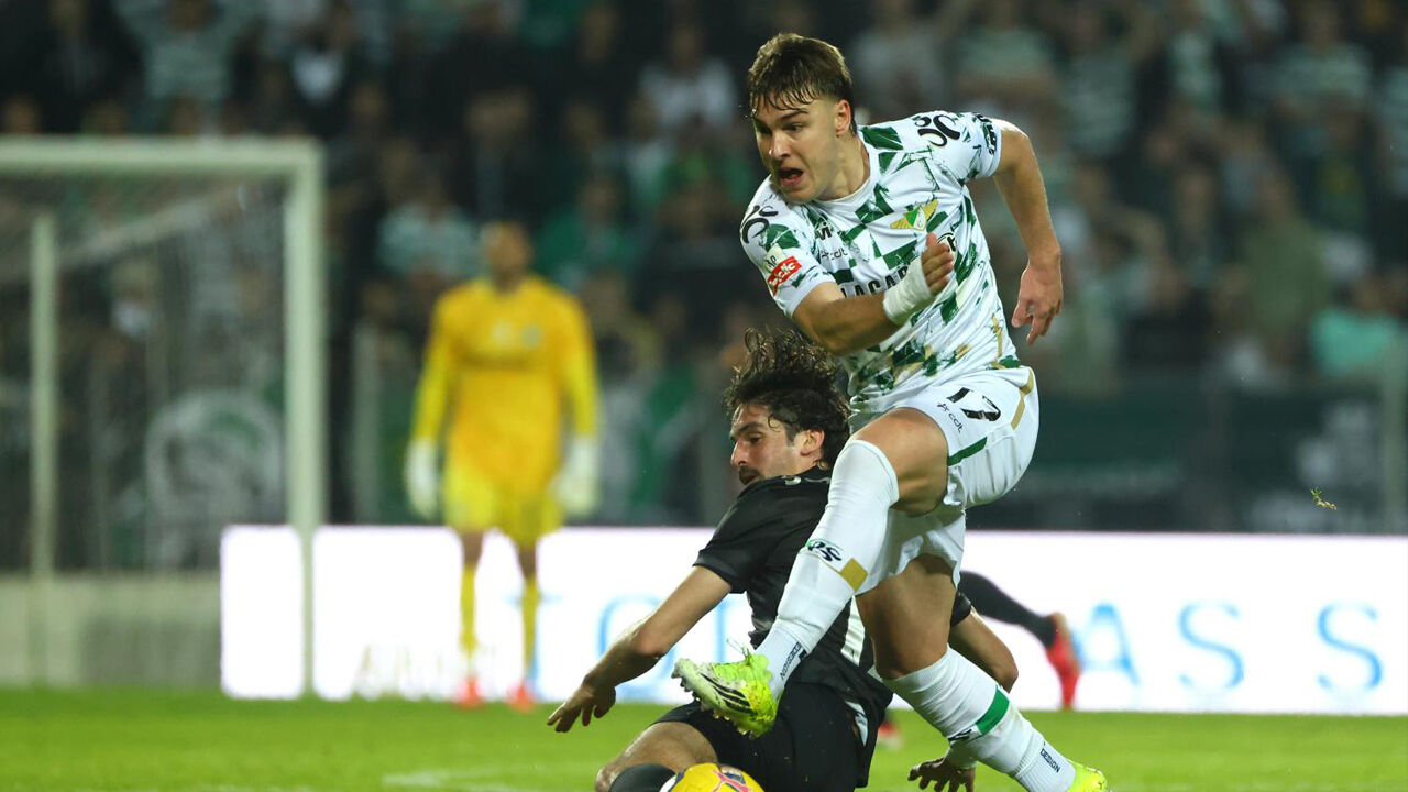 Álvaro Martínez em ação frente ao Sporting, no final de fevereiro