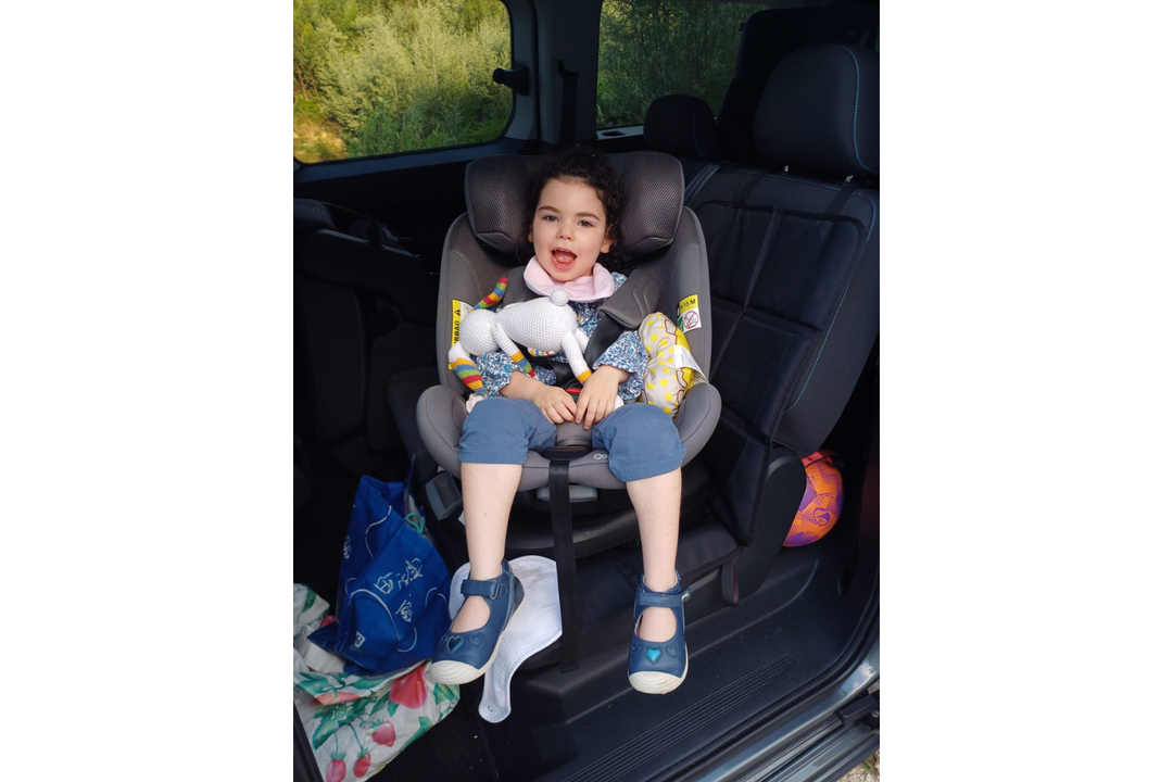 Mafalda, de 5 anos, recebe donativos para obras de acessibilidade em casa