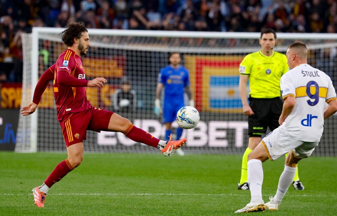 Mario Hermoso permanece na capital italiana